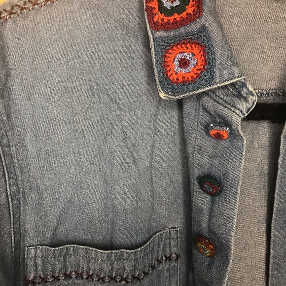 VINTAGE | Denim embroidered button up jean shirt women’s size small - Picture 4 of 8